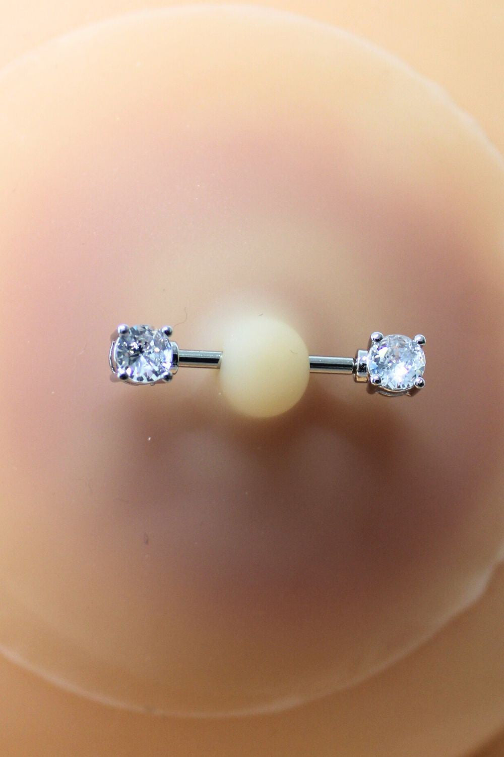 Paire de cache-tétons piercing barre faux diamant peau claire · Be Lily Accessories · vue 4