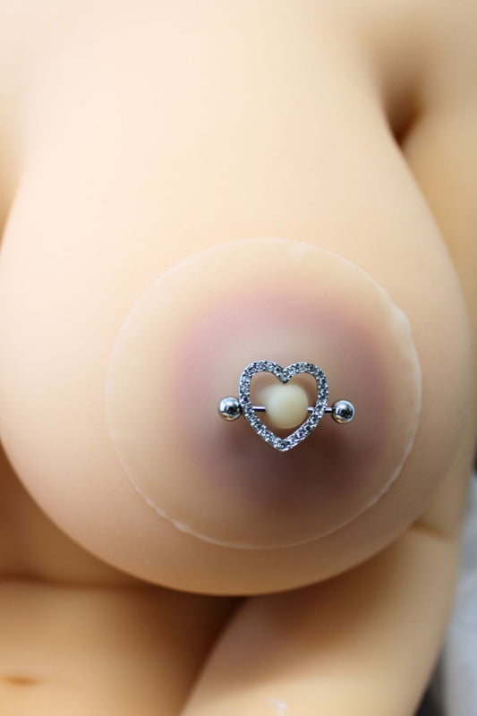Paire de cache-tétons piercing barre coeur faux diamant peau claire · Be Lily Accessories · vue 2