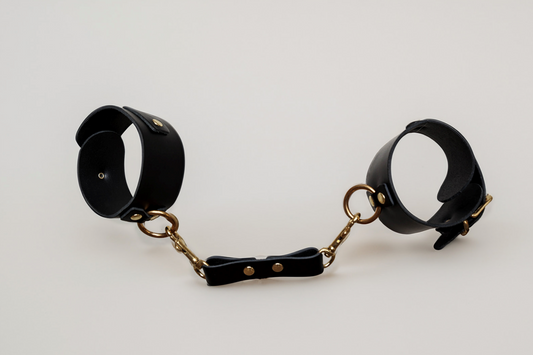 Chevillères en cuir Collection Anneaux NOIR & GOLD · The Sinners · vue 2