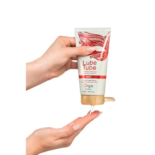 Lubrifiant chauffant Lube Tube Hot 150ml d'Orgie en application sur la main.