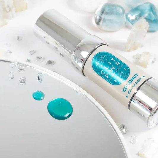 Avec ses effets chauffants et vibrants, ce baume clitoris exquis transforme l’intimité en une expérience électrisante. A la noix de coco ce baume clitoridien saura vous satisfaire chez LollyDoll