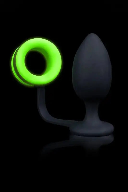 Plug anal noir avec anneau anneau pénien vert phosphorescent . Plug avec cockring phosphorescent Disponible sur LollyDoll