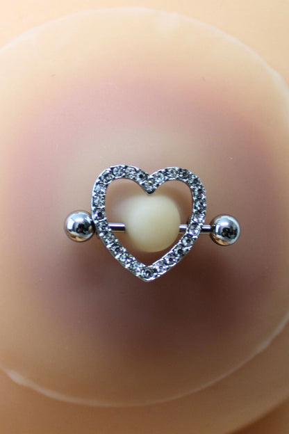 Paire de cache-tétons piercing barre coeur faux diamant peau claire · Be Lily Accessories · vue 4