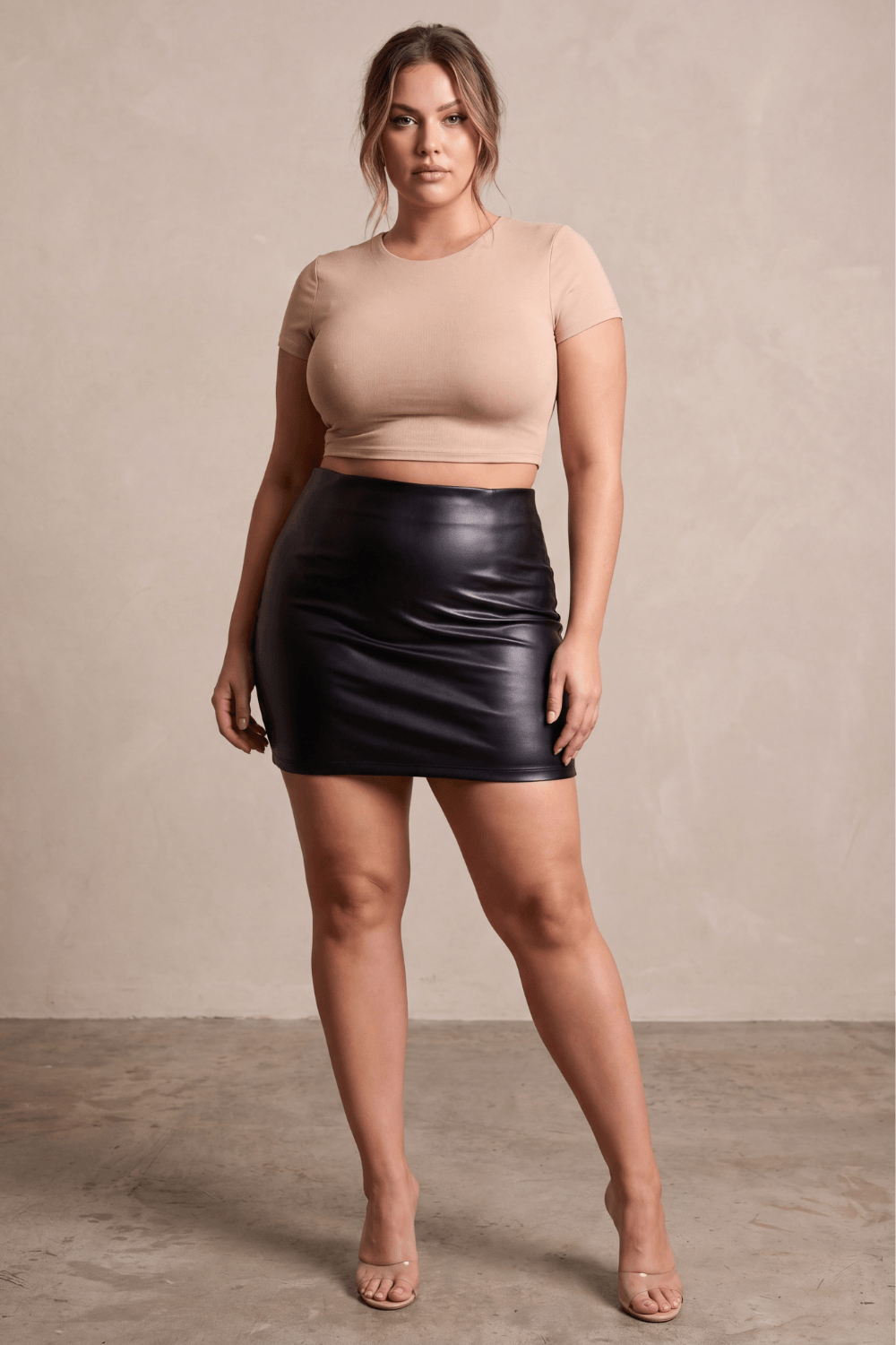 Jupe courte simili cuir noir Paula · Be lily Mode · vue 3
