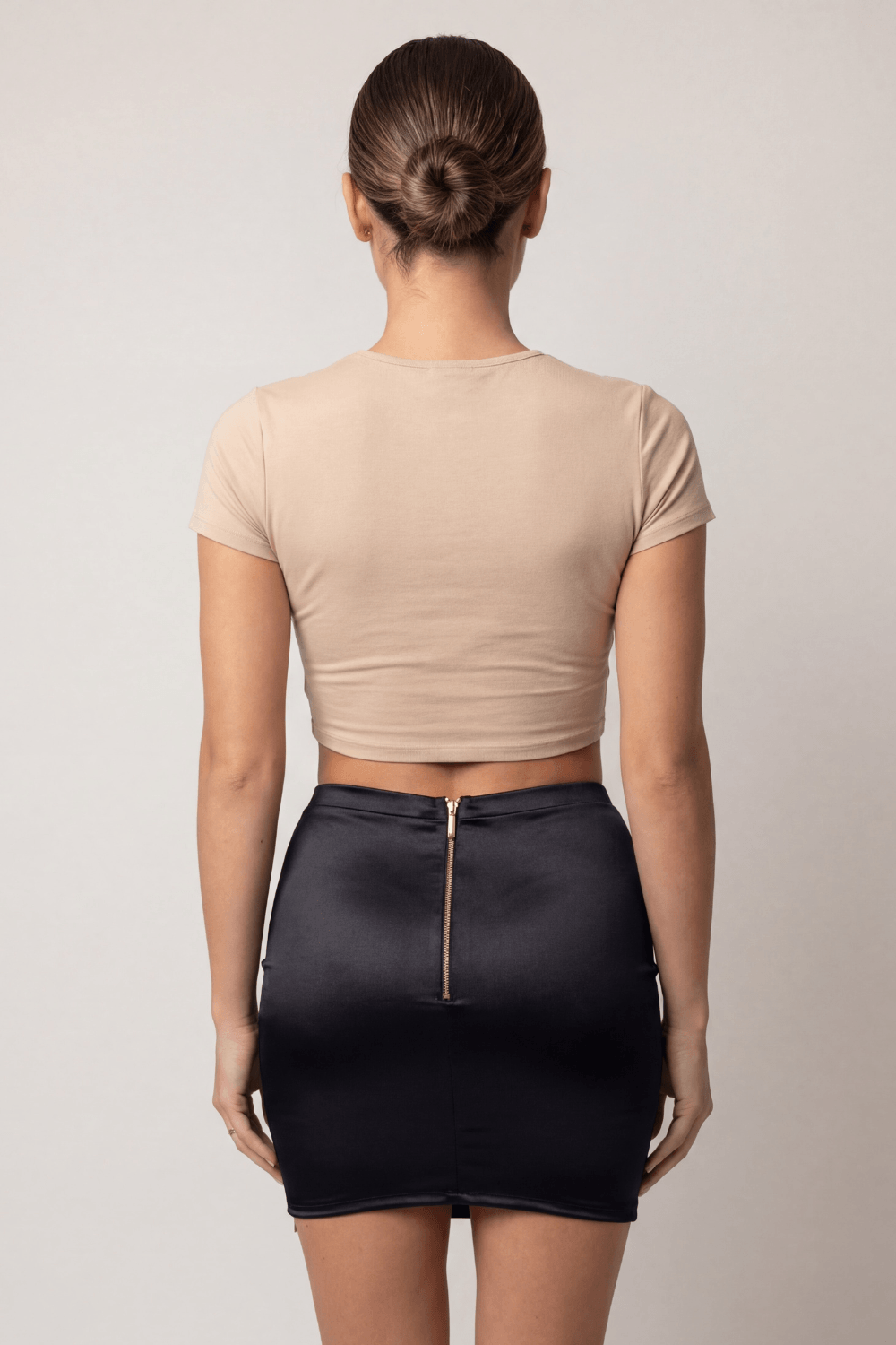 Jupe courte noire Elena fendue sur le côté · Be lily Mode · vue 2