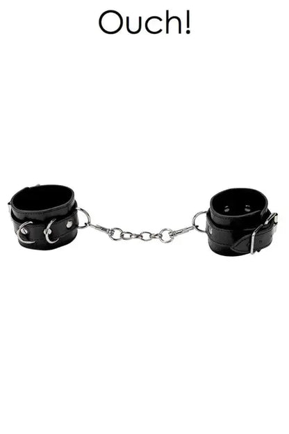 Menottes cuir Ouch! noires avec chaîne, accessoires sexy pour jeux BDSM.