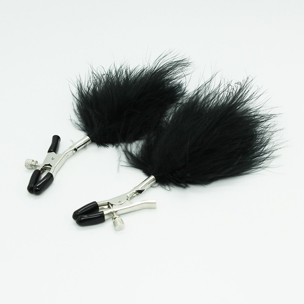 Pinces à seins avec plumes noires · Dreamy Fetish