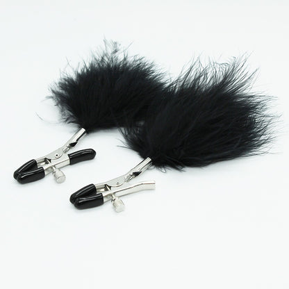 Pinces à seins avec plumes noires · Dreamy Fetish · vue 2