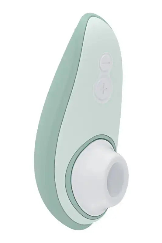 Stimulateur clitoridien Womanizer Liberty 2 en vert, conçu pour des orgasmes multiples et des moments d’intimité inoubliables.