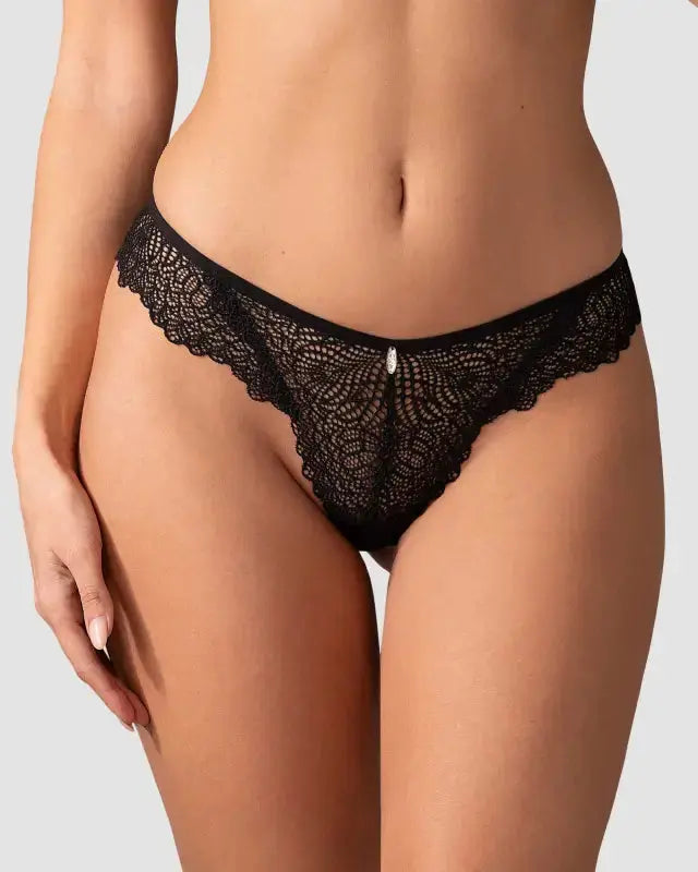 Tanga Iliosa lingerie en noir, élégant et sensuel, conçu pour un port quotidien.