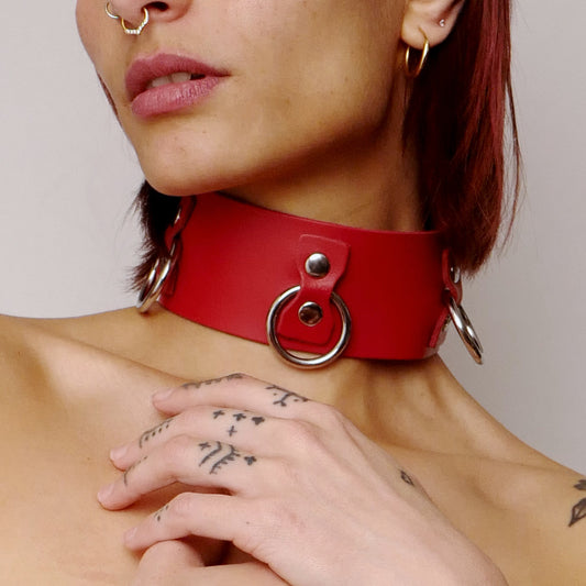 Collier en cuir Collection Anneaux Rouge · The Sinners