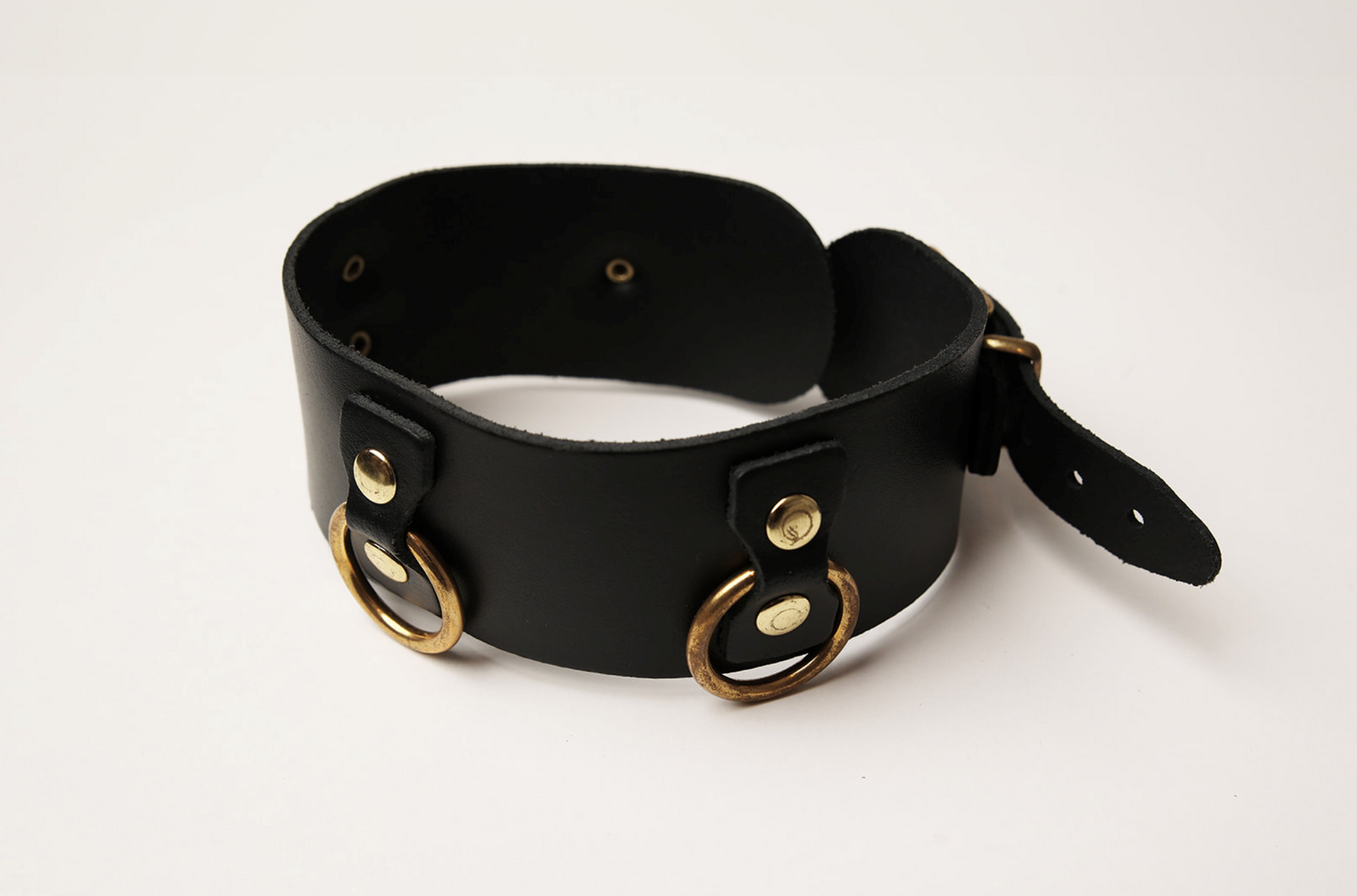 Collier en cuir Collection Anneaux NOIR & GOLD · The Sinners · vue 3