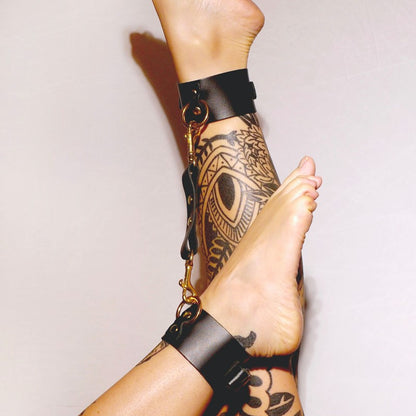 Chevillères en cuir Collection Anneaux NOIR & GOLD · The Sinners