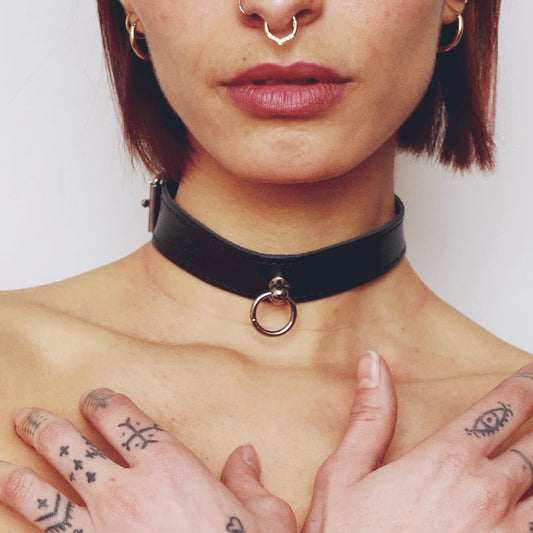 Collier fin anneau Noir · The Sinners