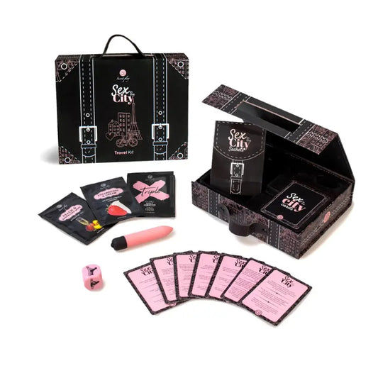 Avec ses 40 cartes challenges, le  jeu de société coquin Travel Kit "Sex in the City" propose une large gamme de scénarios qui ajoutent du piment à la relation de couple, dispo chez LollyDoll