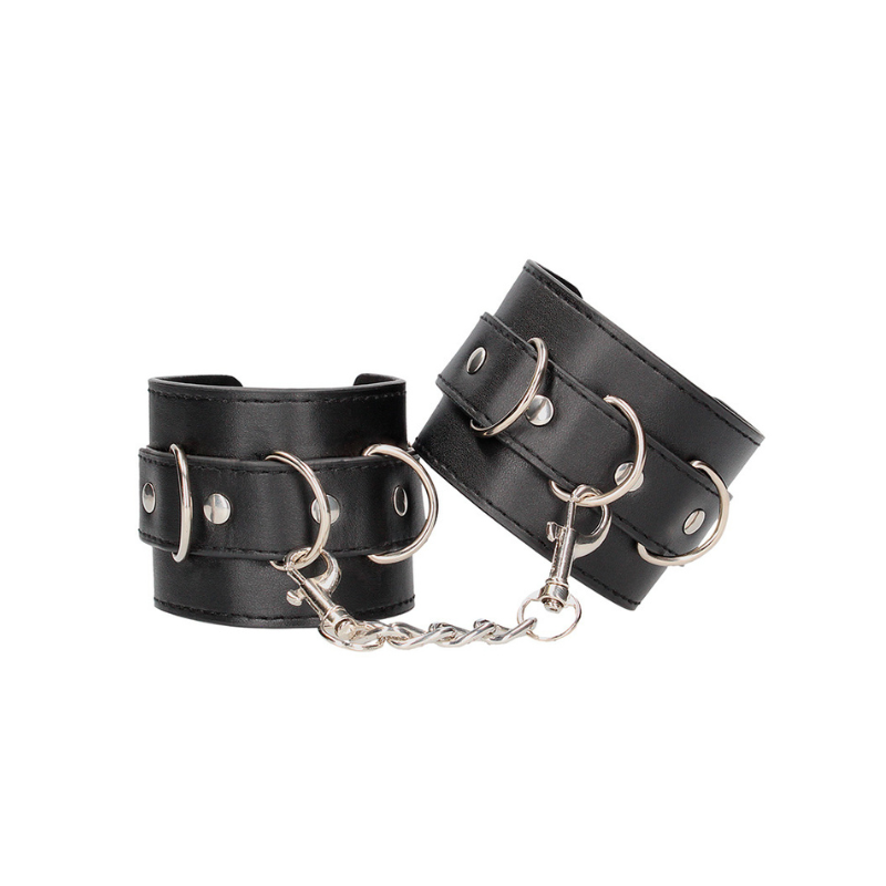 Menottes cuir Ouch! en cuir noir avec chaîne pour jeux BDSM et domination.