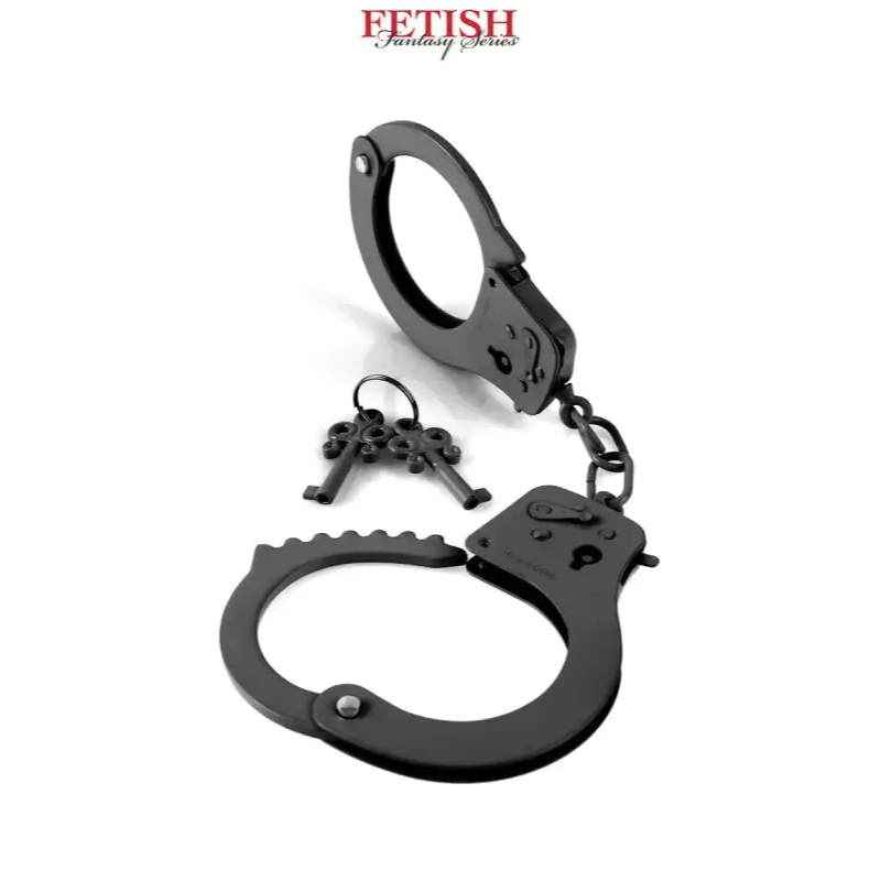 Menottes métal Designer Cuffs noires de Pipedream avec clés, accessoires BDSM de la collection Fetish Fantasy.