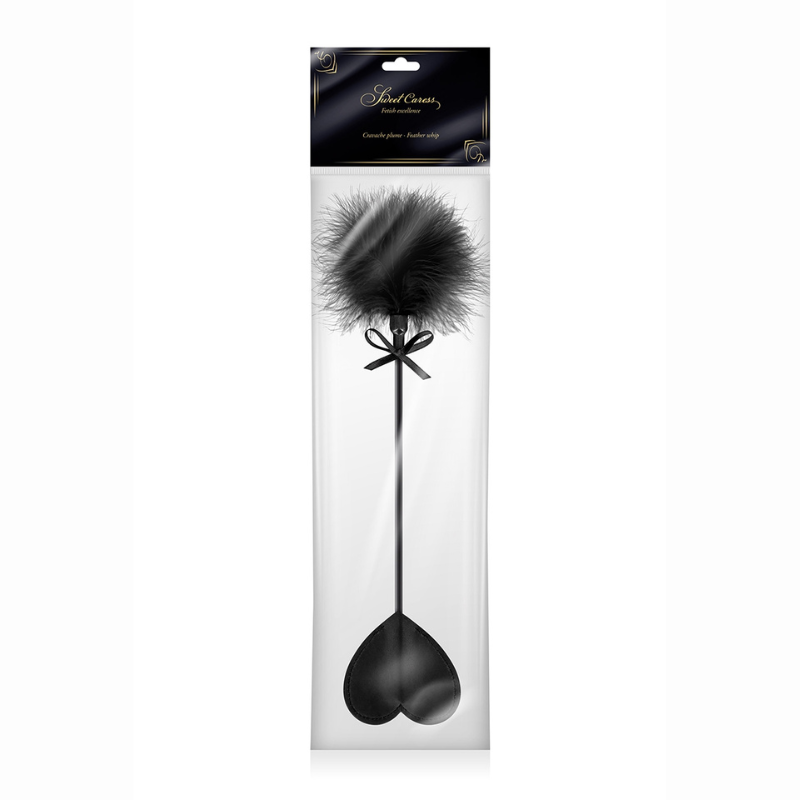 Cravache initiation BDSM pompon plume d'oie noire – détail extrémité douce caresse sensorielle Sweet Caress