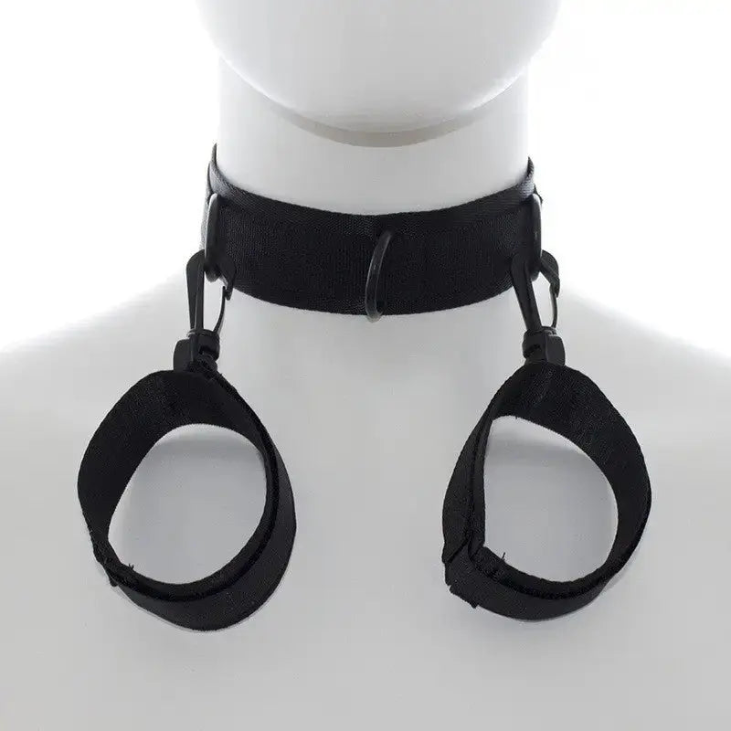 Menottes collier pour un plaisir SM intense et discret, parfait pour les amateurs de jeux sadomaso.