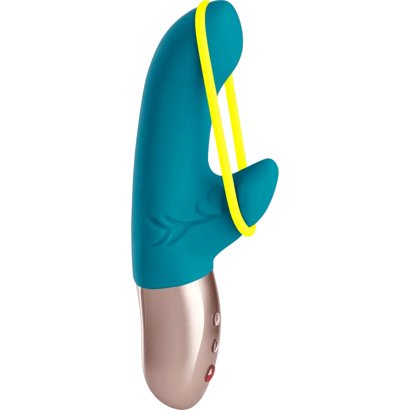 l'AMORINO est un vibromasseur double, conçu pour que vous puissiez placer l'extension la plus courte contre votre clitoris et faire basculer la tige incurvée contre votre point G. Disponible chez LollyDoll