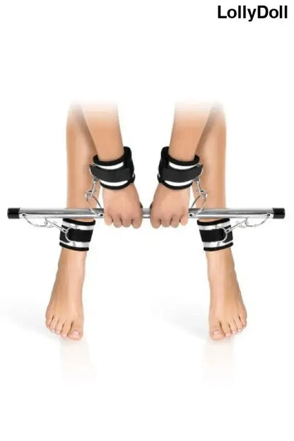 Barre de soumission 4 menottes de marque fetish tentation disponible chez LollyDoll