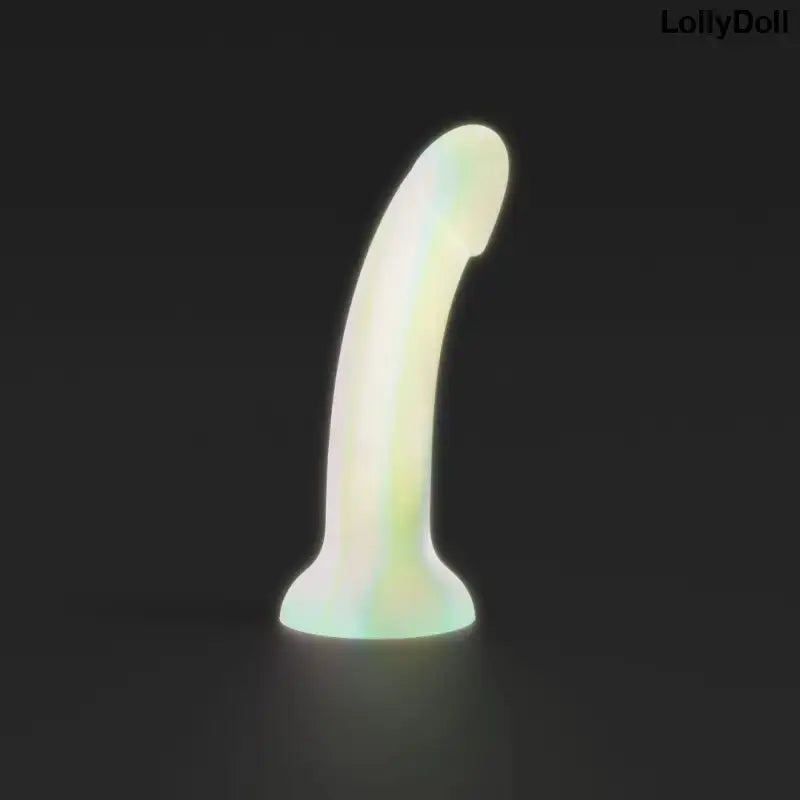 Découvrez le Dildo Dildolls Fantasia Phosphorescent, un sextoy aux reflets envoûtants qui illuminera vos moments intimes. Laissez-vous séduire par ses courbes irrésistibles et son design moderne. Une expérience sensuelle unique à essayer dès maintenant. Disponible chez LollyDoll.