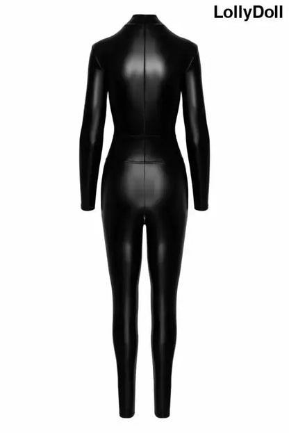 Combinaison est dotée d’un système de double fermeture éclair, l’une discrètement nichée dans l’entrejambe et l’autre ornant les seins, permettant un style polyvalent et fonctionnel.