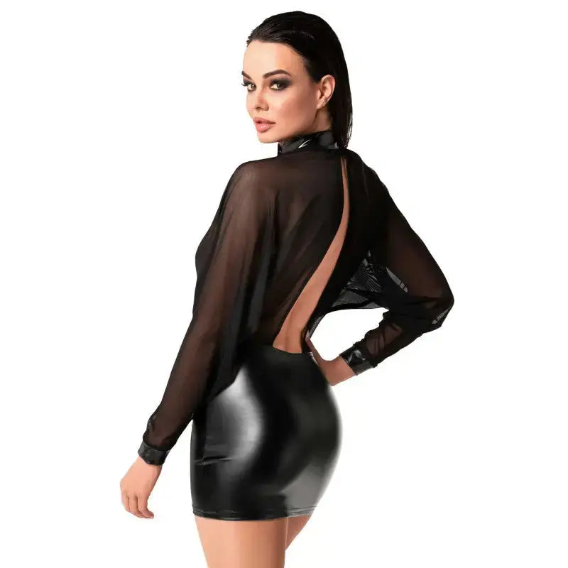 Robe sexy Wetlook mini robe noire avec dos nu et manches transparentes, séduisante et élégante.