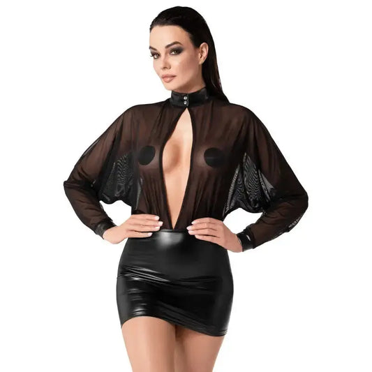Robe sexy Opium Wetlook mini robe en noir, mettant en valeur la silhouette avec élégance et audace.