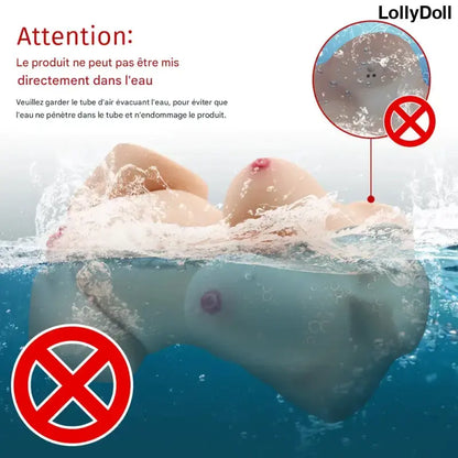 Petite poupée sexuelle Eva montrée dans l'eau avec instructions importantes sur l'utilisation sécuritaire de LollyDoll.