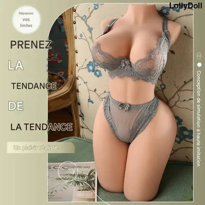 Petite Poupée Sexuelle Cathy Nouvelle Génération en lingerie grise offrant un plaisir réaliste et confortable.