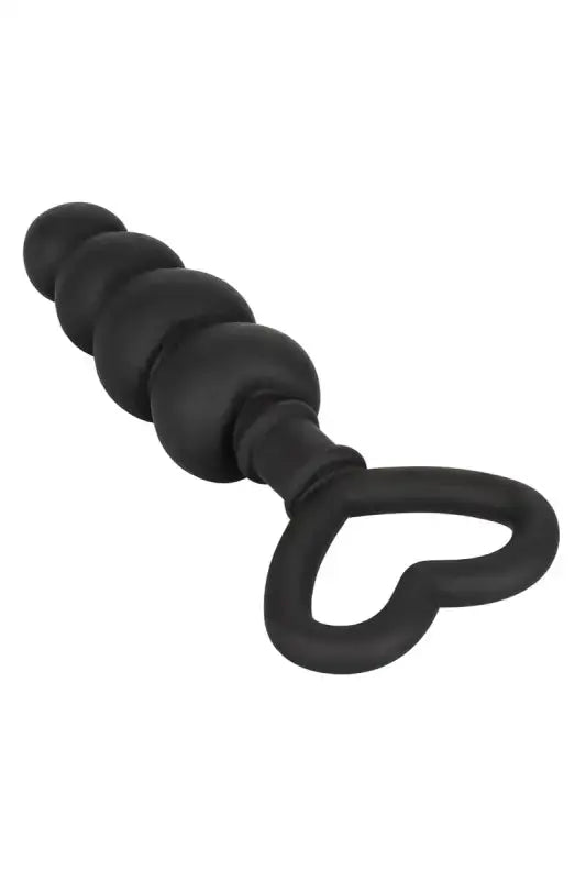 Bouchon plug anal en perles noires avec poignée en forme de cœur.