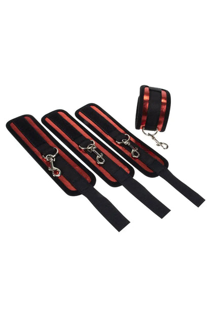 LollyDoll présente Le kit d'attache lit comprend 2 paires de menottes réglables pour les poignets et les chevilles. Doublées de matériaux doux et agréables, elles garantissent un confort optimal tout en assurant un maintien ferme, Attaches de lit