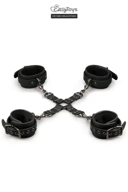 Attaches BDSM de Easytoys Fetish Collection, avec quatre menottes reliées pour des jeux de domination.