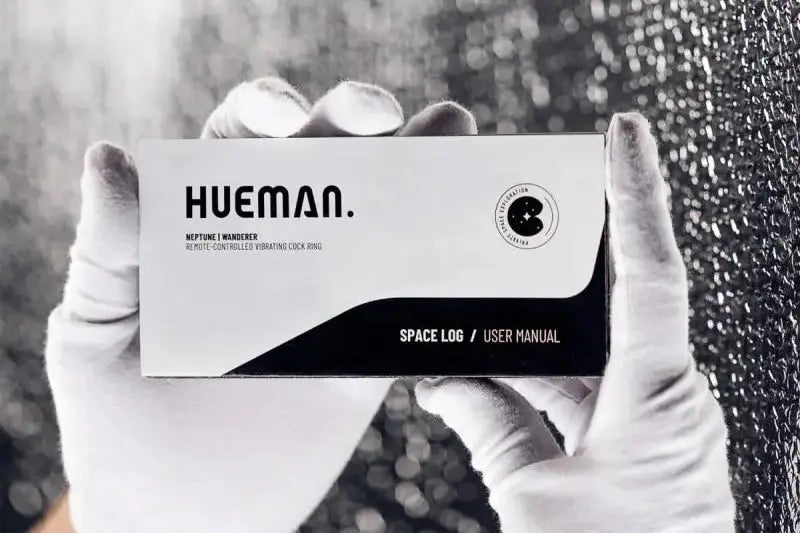 Stimulateur prostatique Hueman Neptune Wand montrant l'emballage et le manuel d'utilisation.
