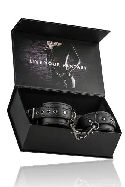 Menottes de bondage Easytoys Fetish présentées dans un coffret élégant avec un slogan captivant.