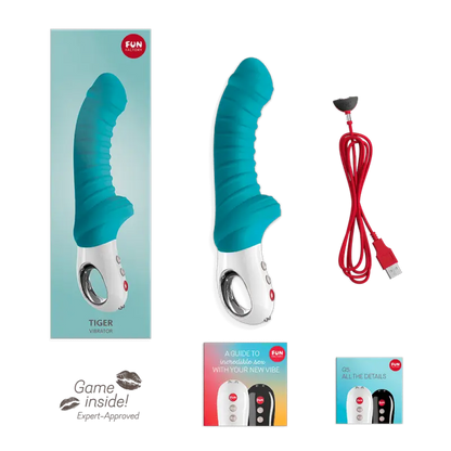 Vibromasseur Tiger : Son corps en silicone strié ondule au rythme de vos mouvements, offrant des caresses internes intenses à chaque va-et-vient. La pointe incurvée, légèrement ferme, vient masser le point G ou la prostate, selon vos envies, pour des vagues de plaisir qui montent et se propagent dans tout le corps